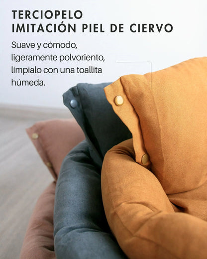 Primer plano de un cojín fabricado con terciopelo impermeable imitación piel de ciervo. Suave y cómodo, ligeramente polvoriento, fácil de limpiar con una toallita húmeda.